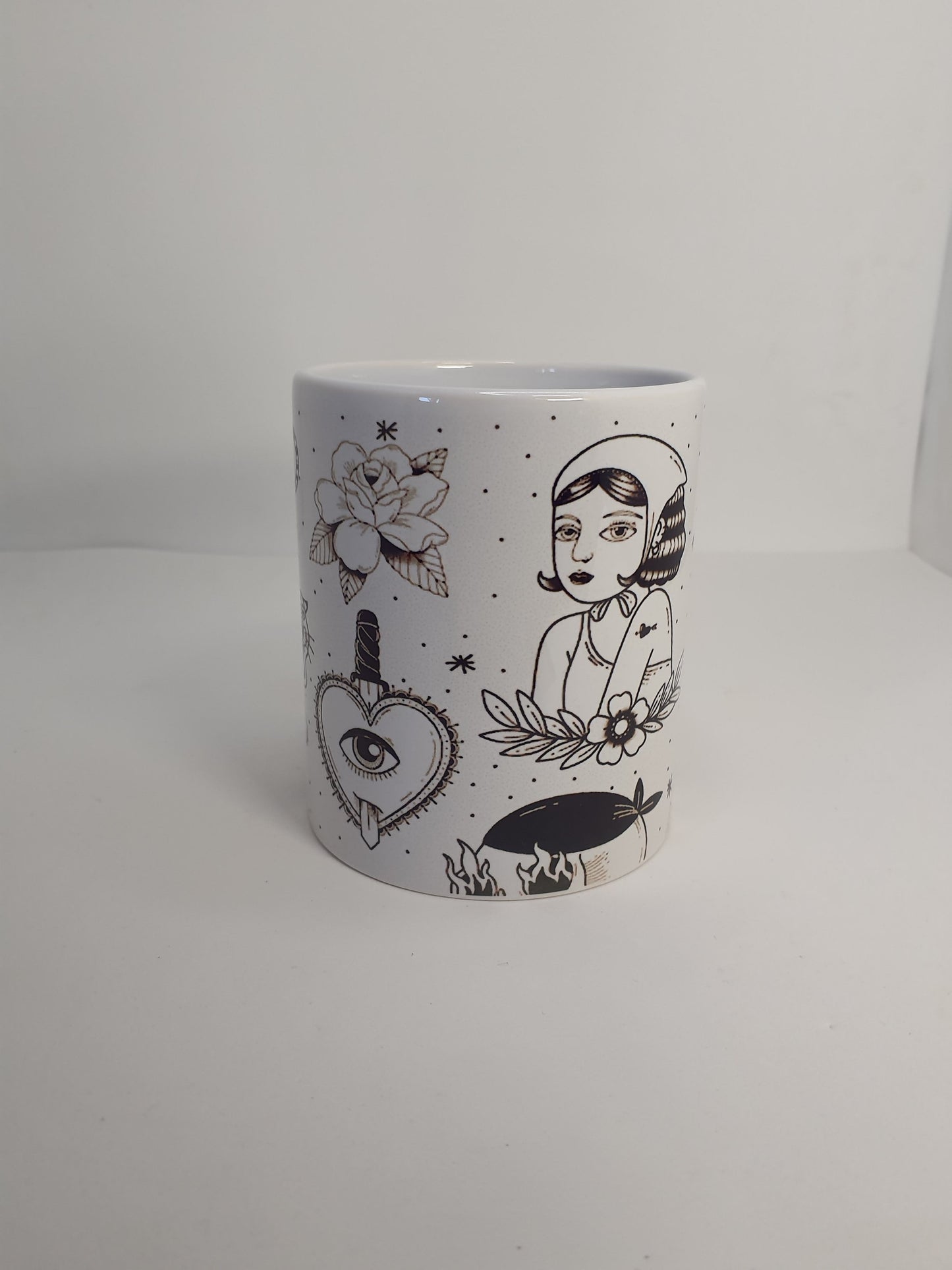 Taza Old School – ilustraciones Blanco & Negro