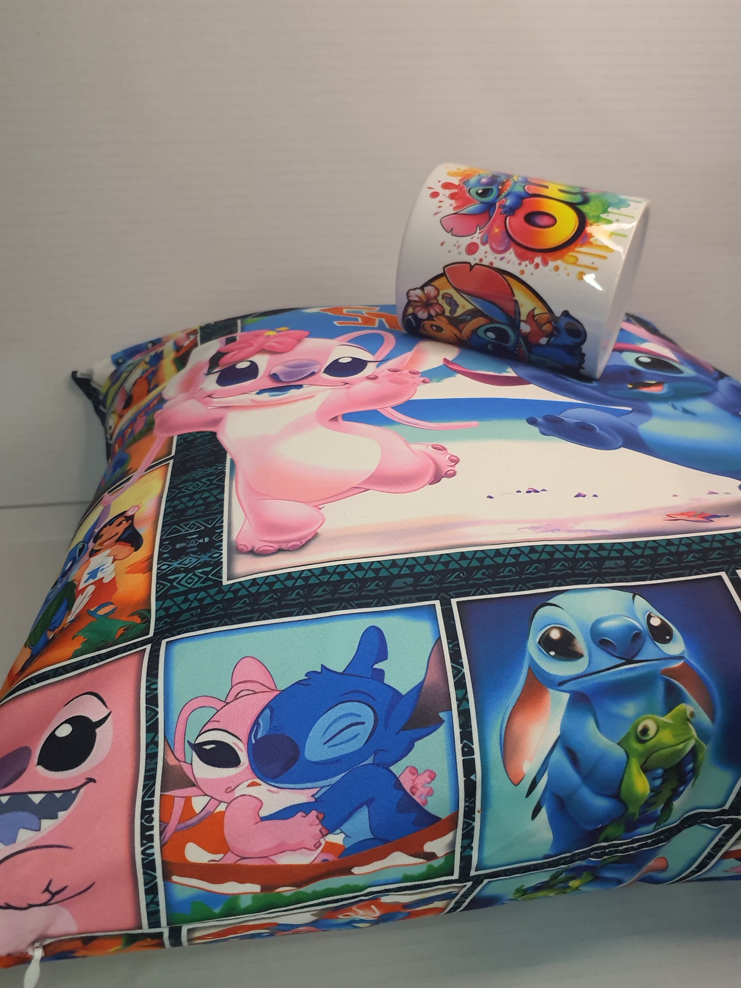 Pack Almohada + Taza – Alien Travieso Ohana