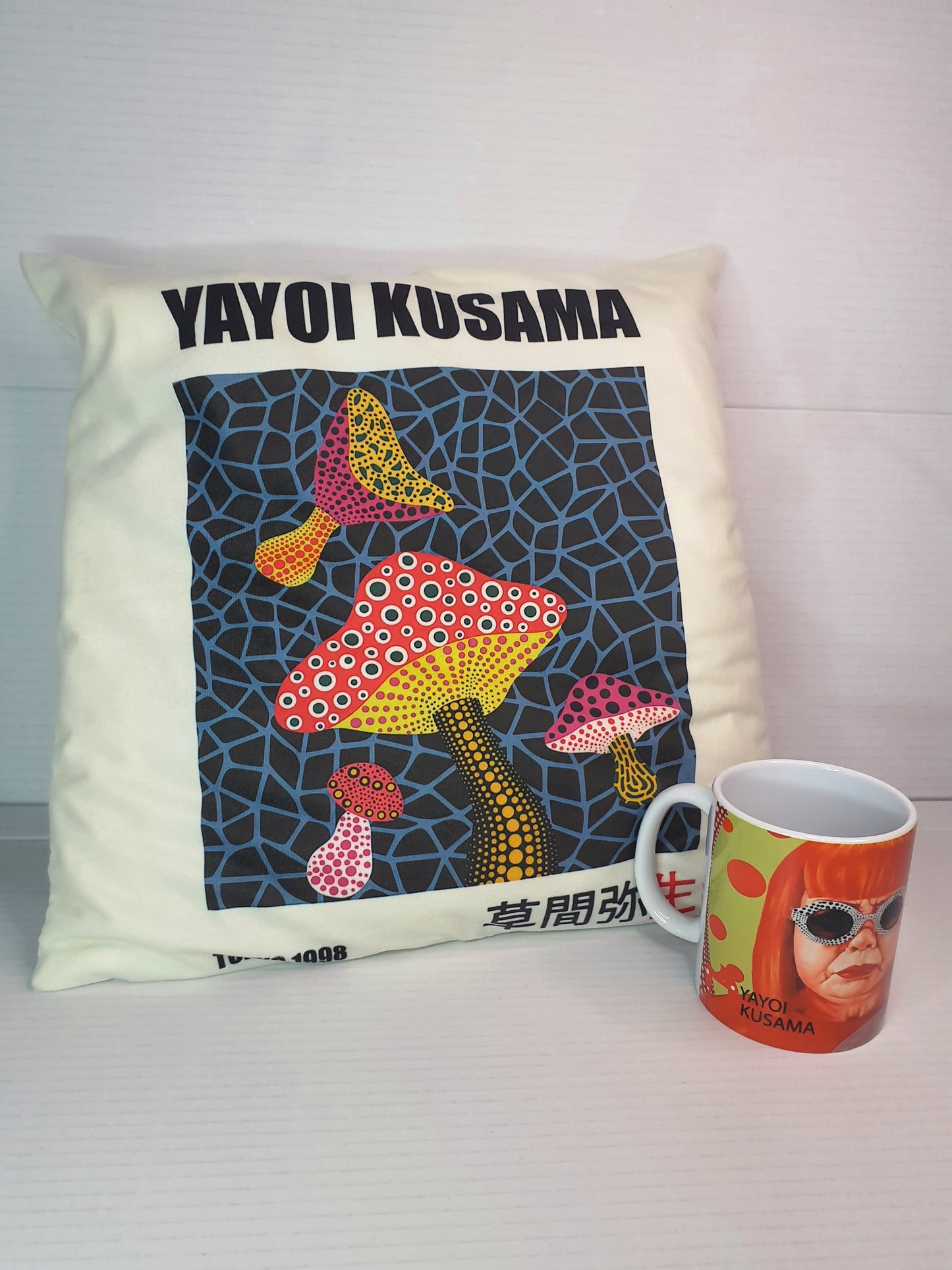 Pack personalizado, perfecto para regalar a algún amante del arte japones, conjunto de taza y cojín.