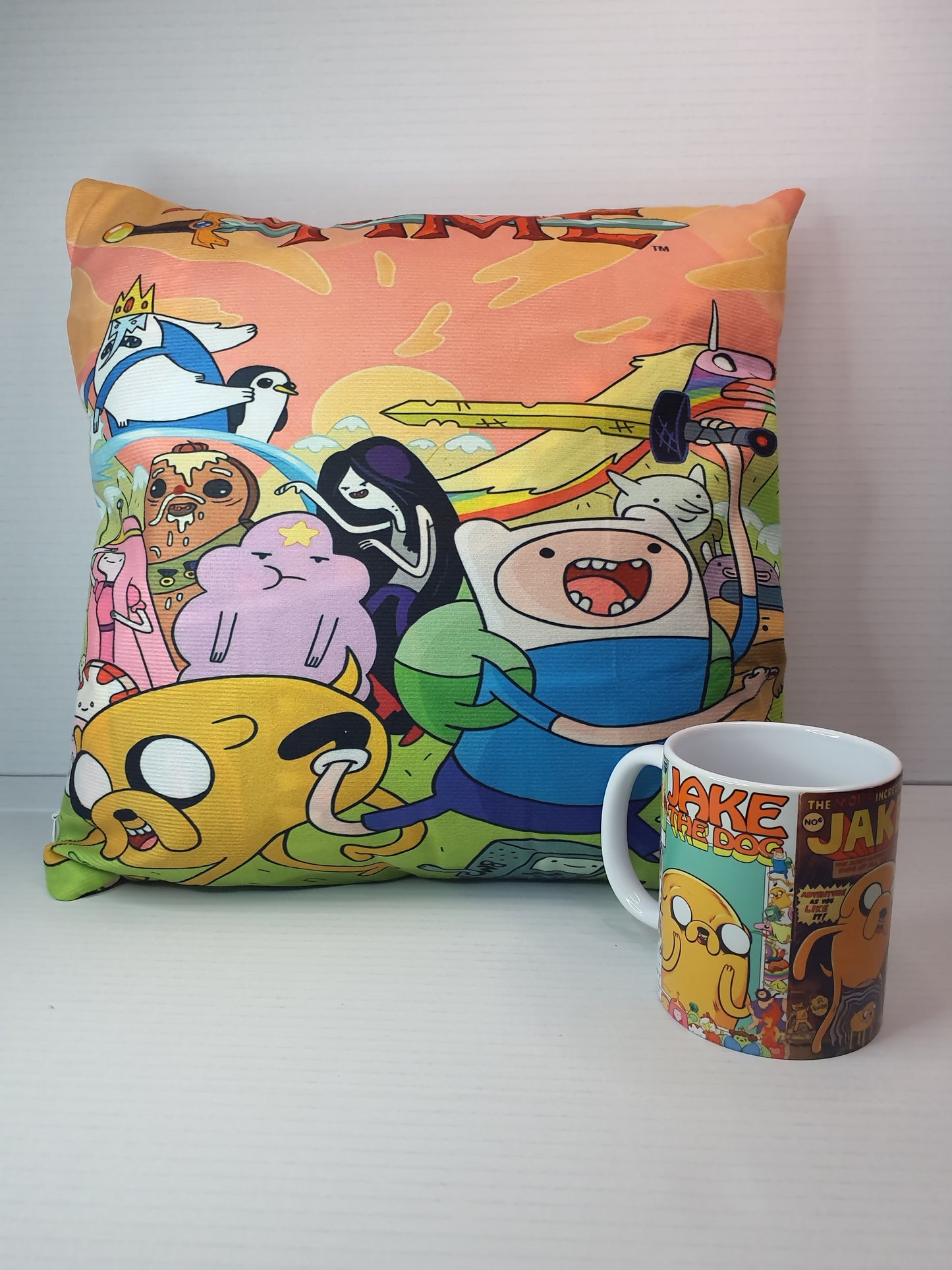 Pack Almohada + Taza – Aventura Ilustrada jake