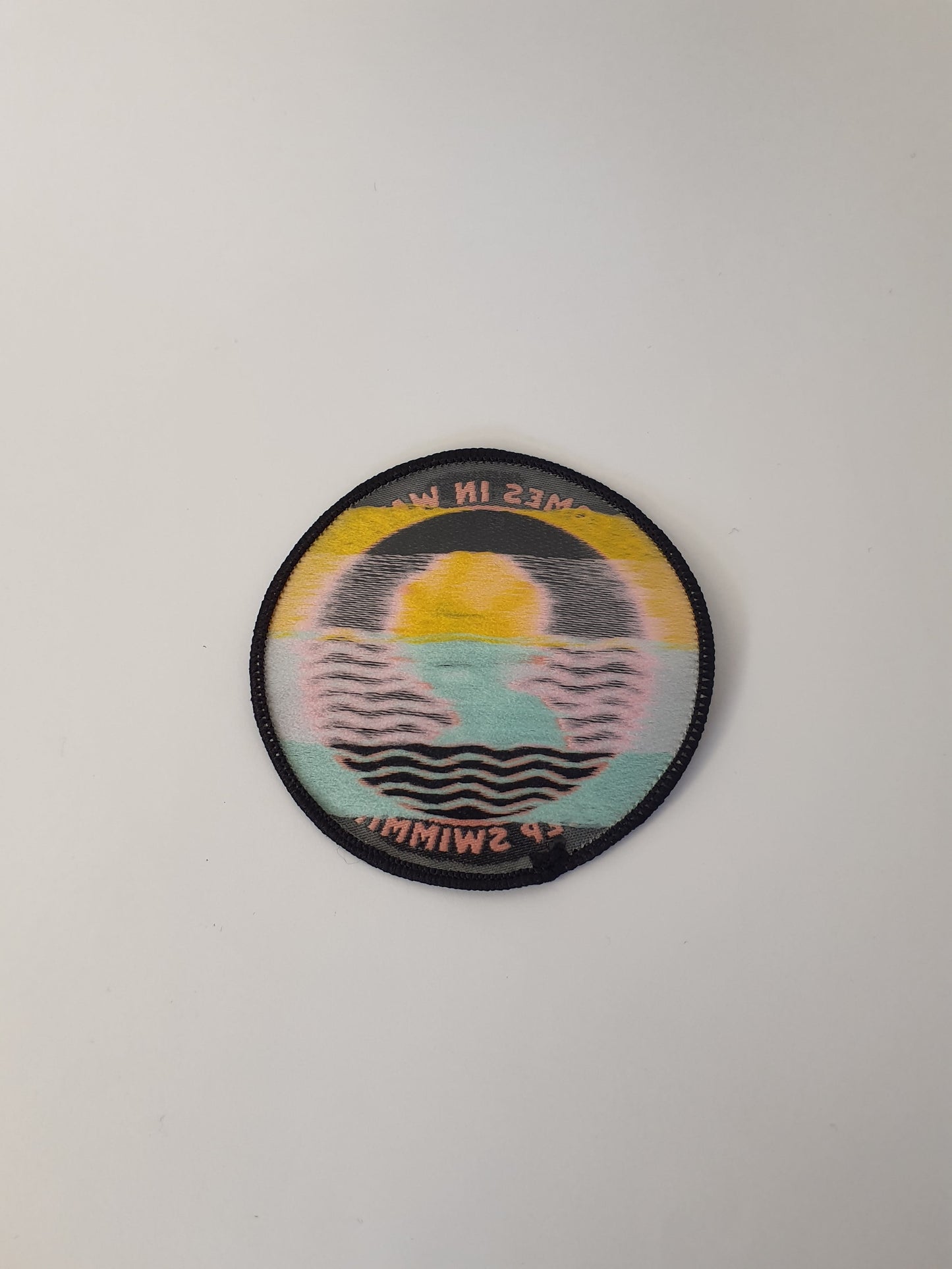 Parche "It Comes in Waves, Keep Swimming" – Siempre con estilo