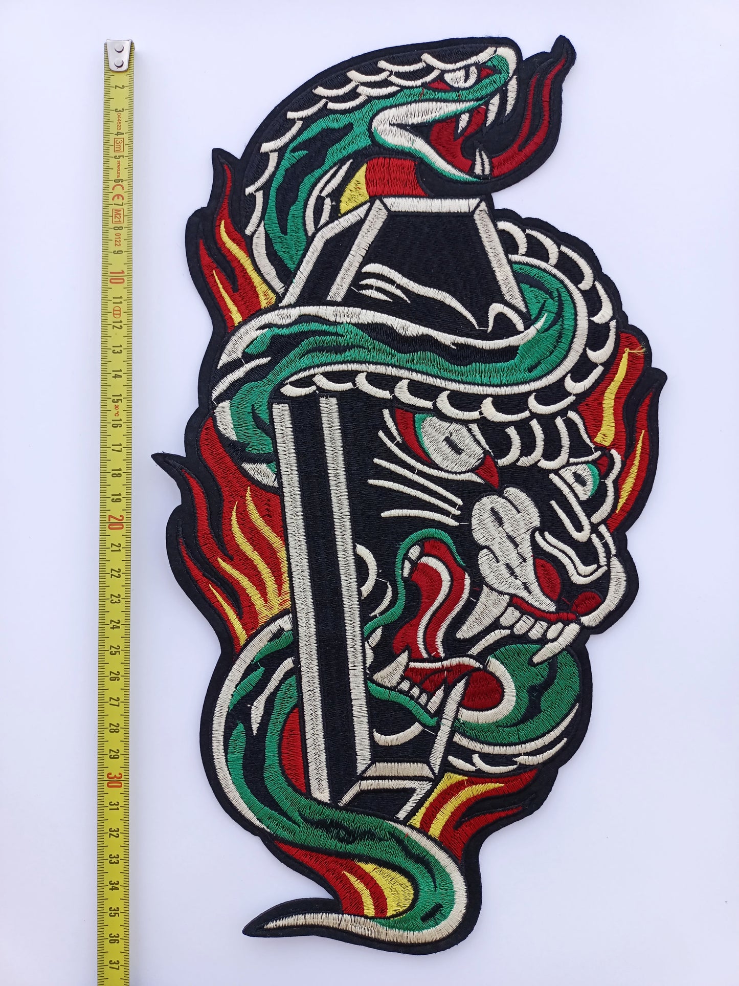 Parche bordado XXL estilo old school con serpiente y pantera, tamaño 36 cm, colores vivos rojo, verde y amarillo.