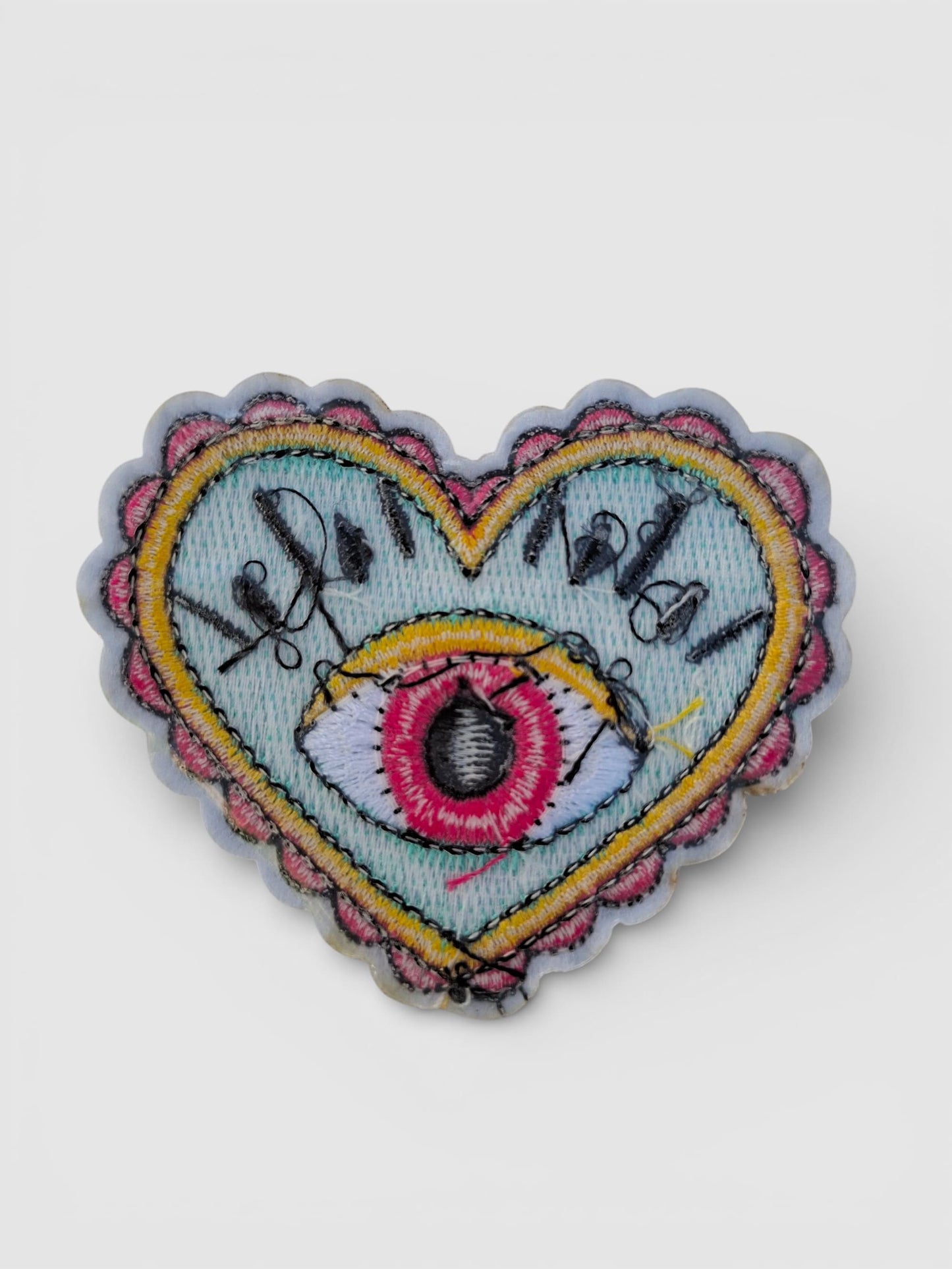 Parte trasera parche bordado "Corazón Tattoo Tradicional"