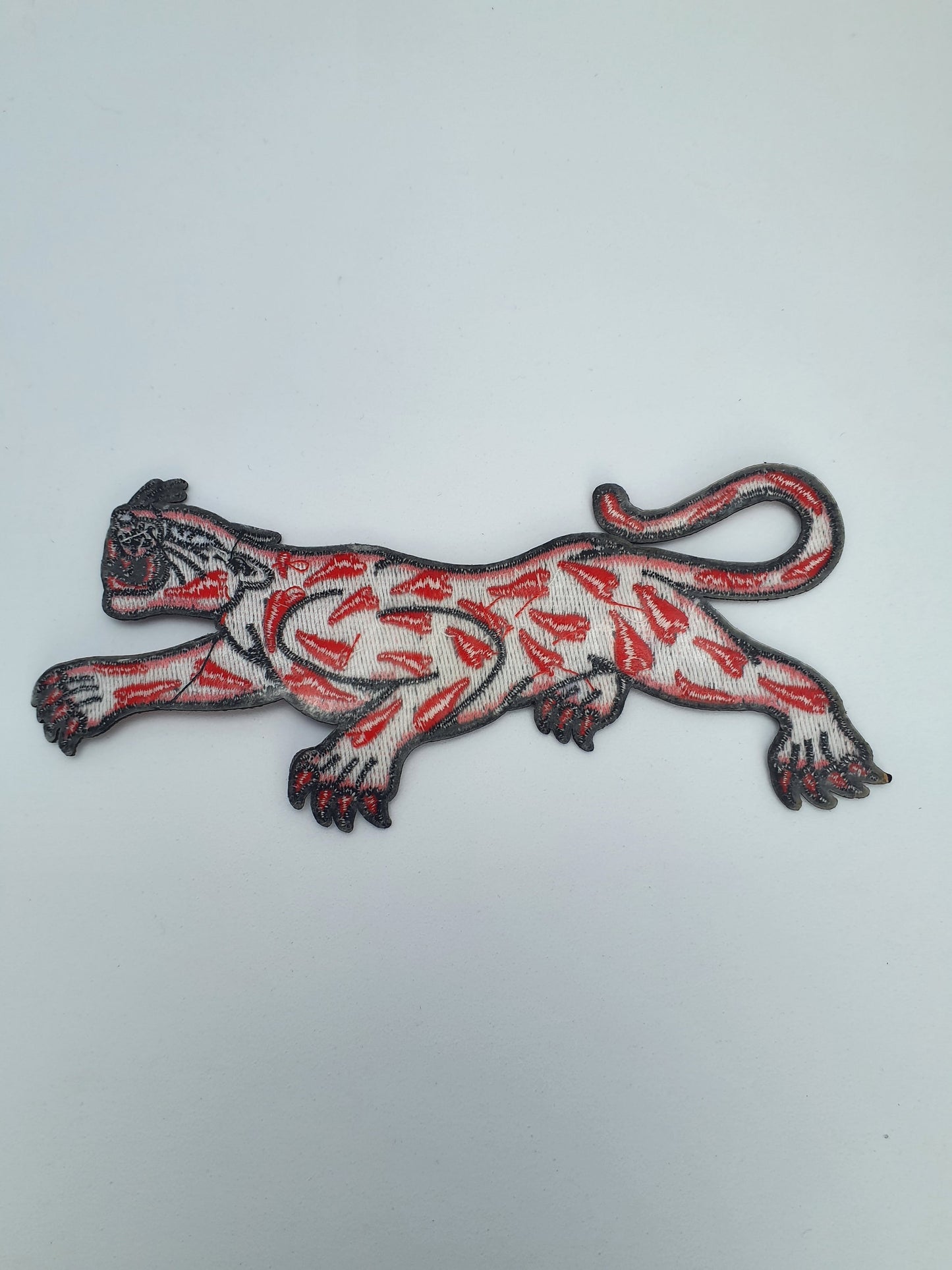 Parte de atrás, parte de pegamento pantera tatuaje old schol rosa.