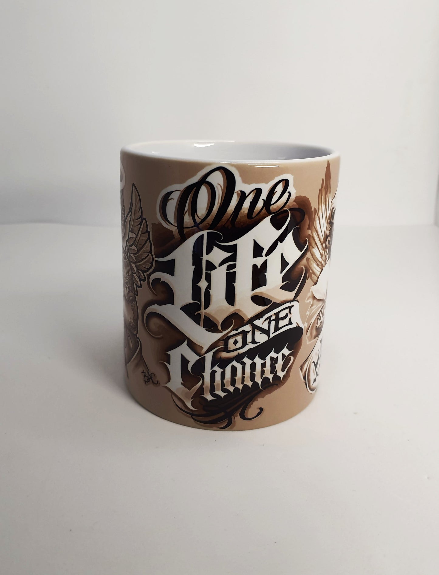 Taza de cerámica de alta calidad con estampado tattoo chicano One Life One Chance.