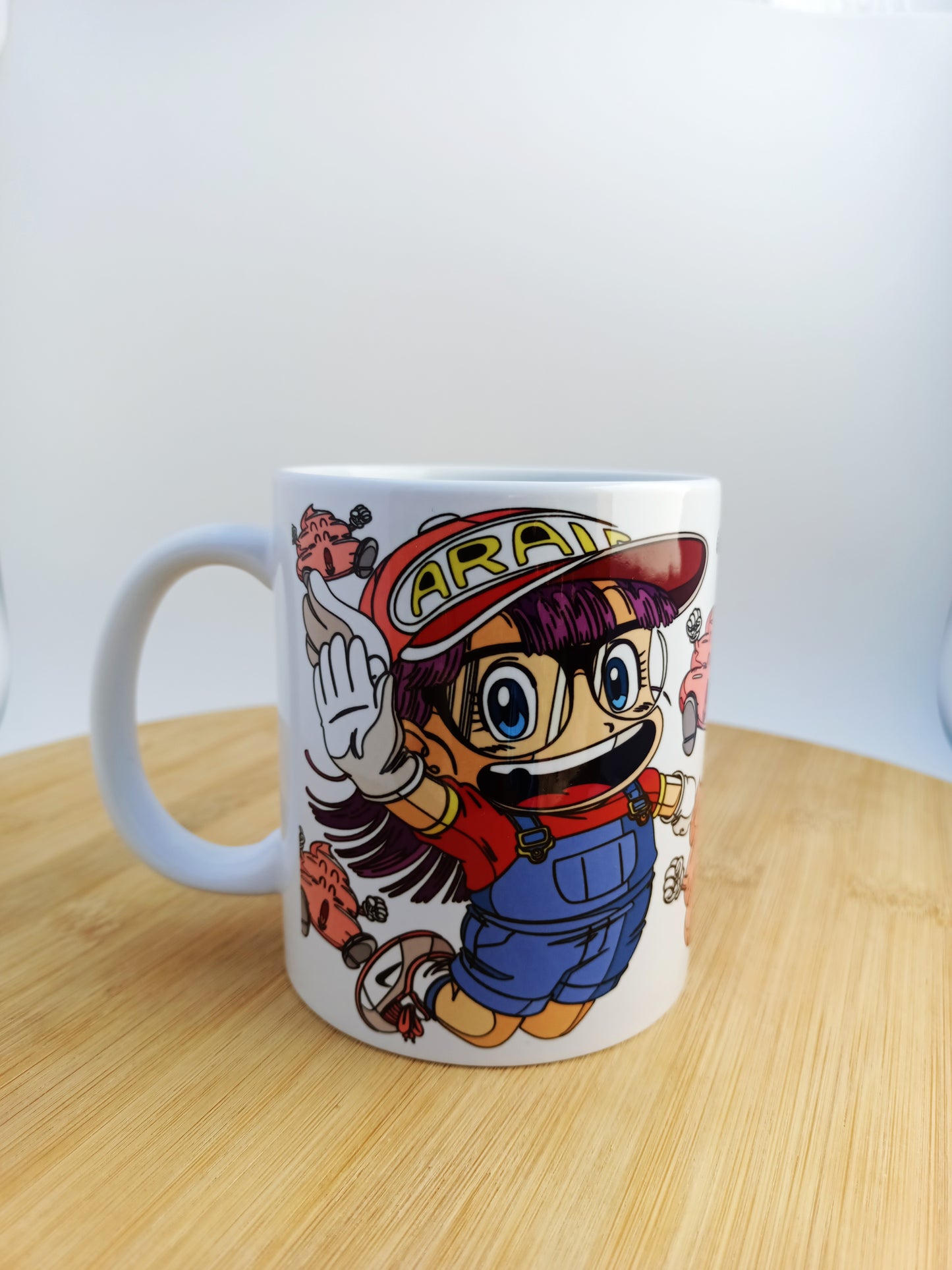 Taza manga divertida, original y perfecta para regalar, con un estilo anime, una chica robot y su caca rosa - nomadasublime