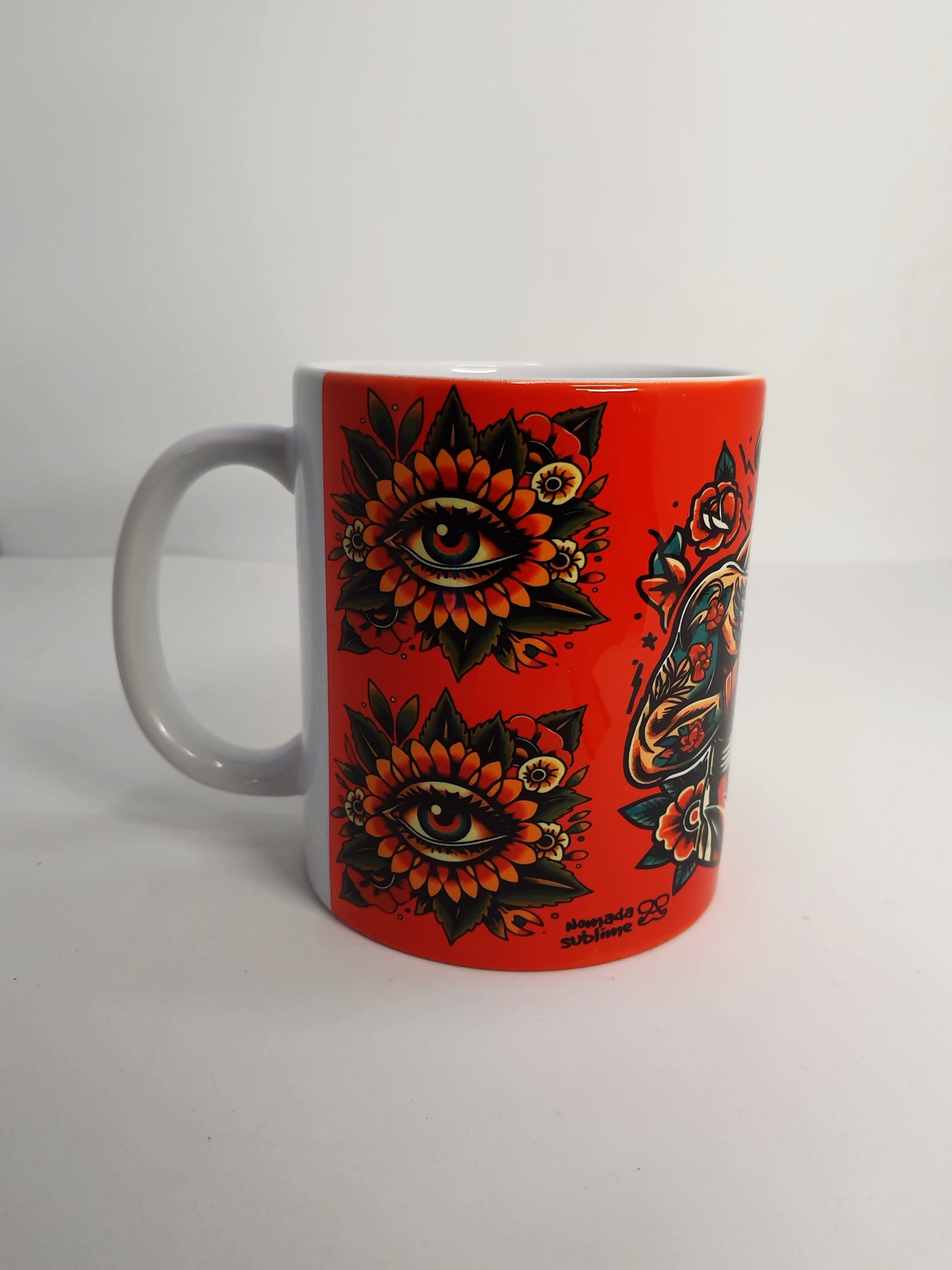 Taza con diseño de boxeador inspirado en tatuajes tradicionales de la vieja escuela - Nomada sublime
