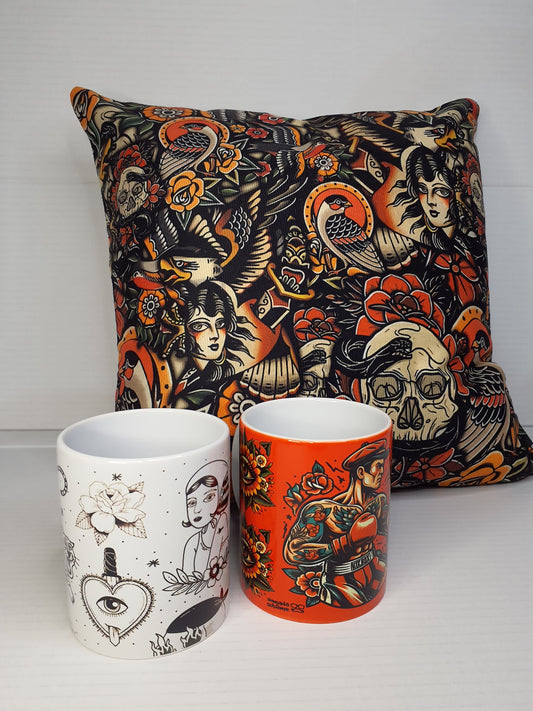 Pack Retro Vintage – Cojín + 2 Tazas Estilo Tattoo