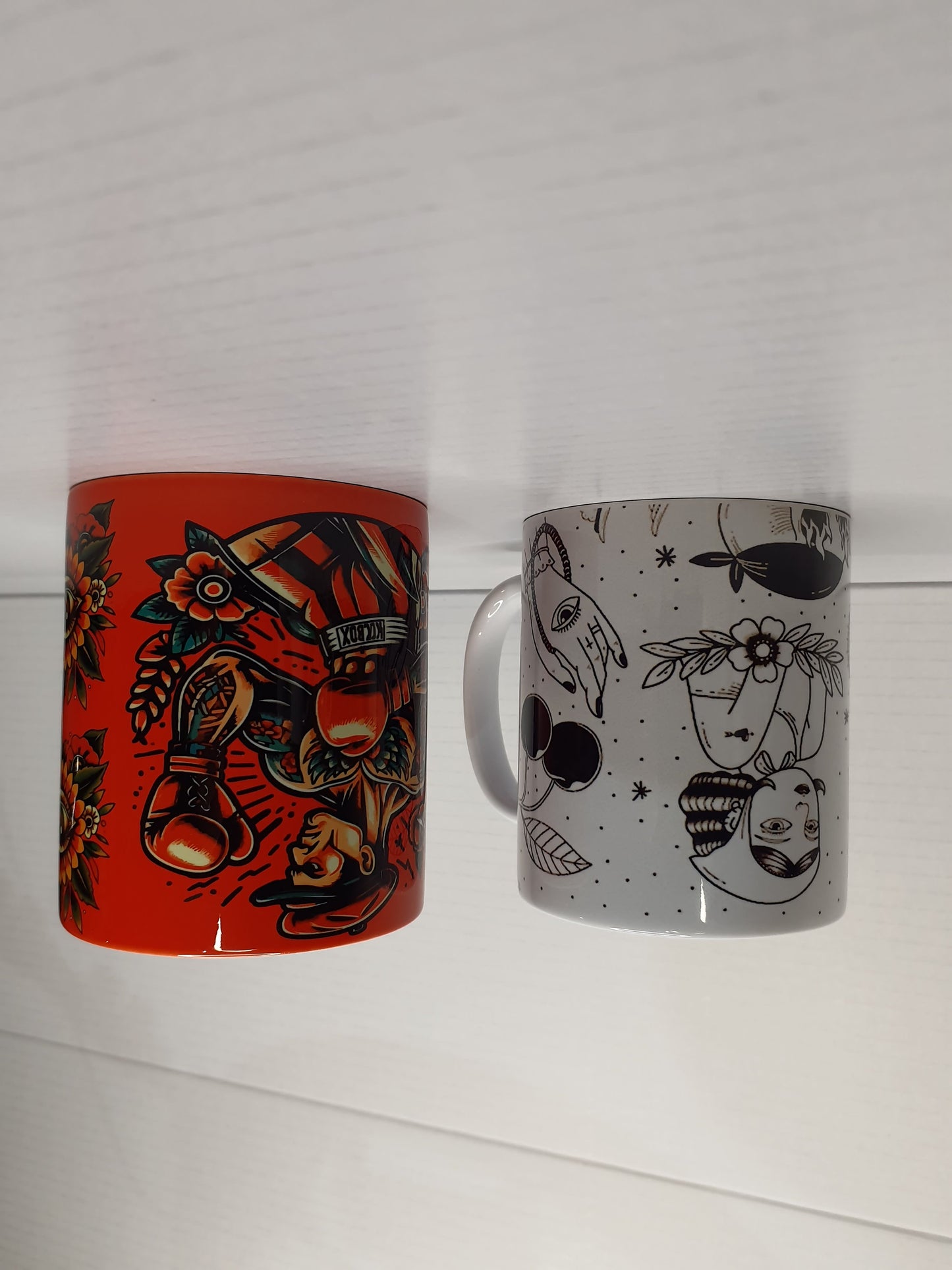 Pack Retro Vintage – Cojín + 2 Tazas Estilo Tattoo