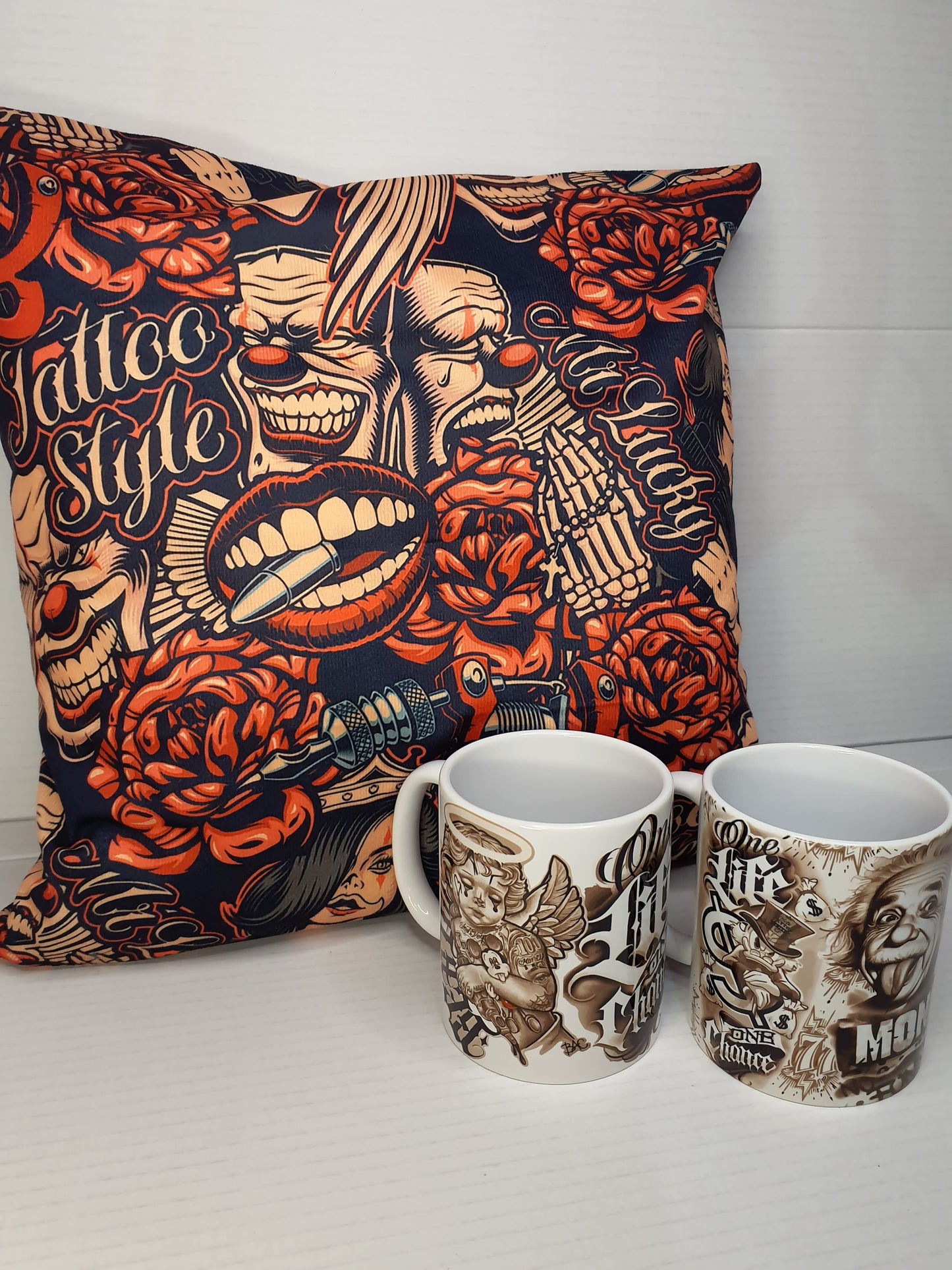 Pack personalizado – Cojín Chicano style + 2 Tazas Tattoo B&N