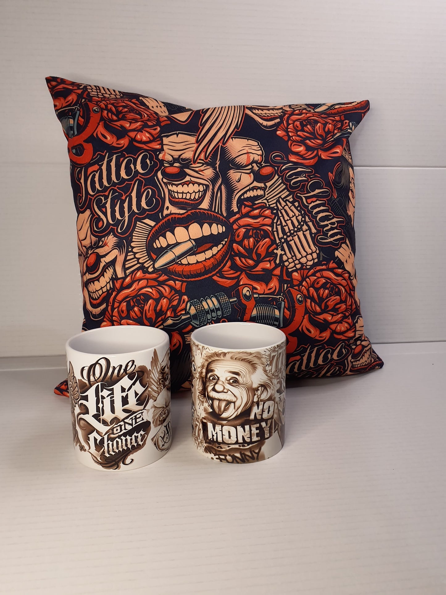 Pack personalizado – Cojín Chicano style + 2 Tazas Tattoo B&N