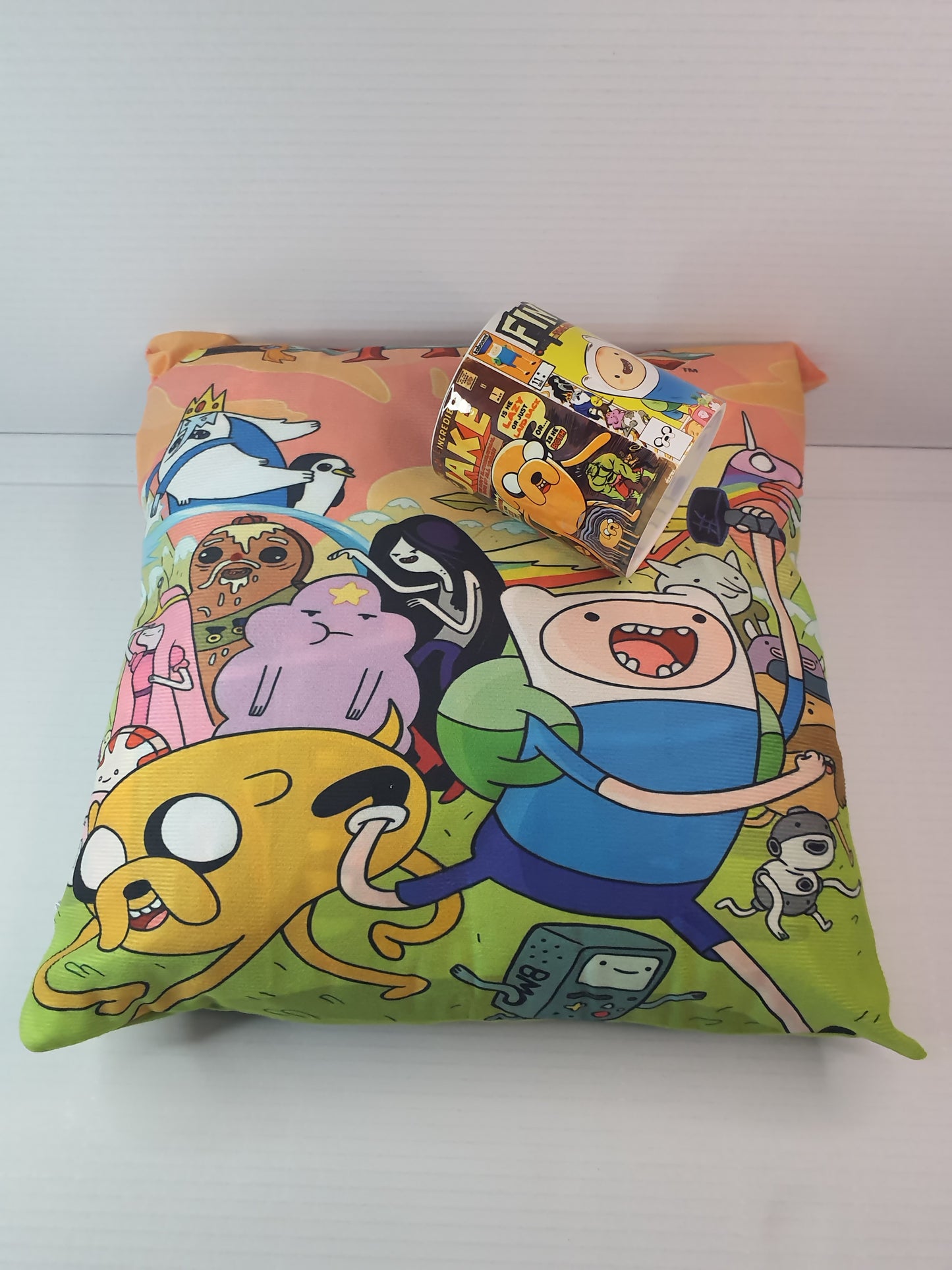 Pack Almohada + Taza – Aventura Ilustrada jake