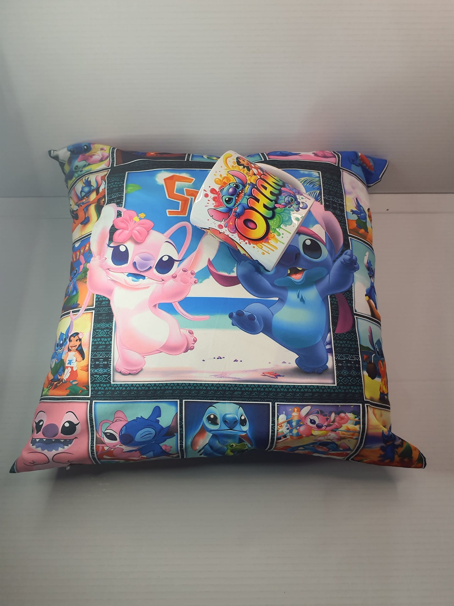 Pack Almohada + Taza – Alien Travieso Ohana