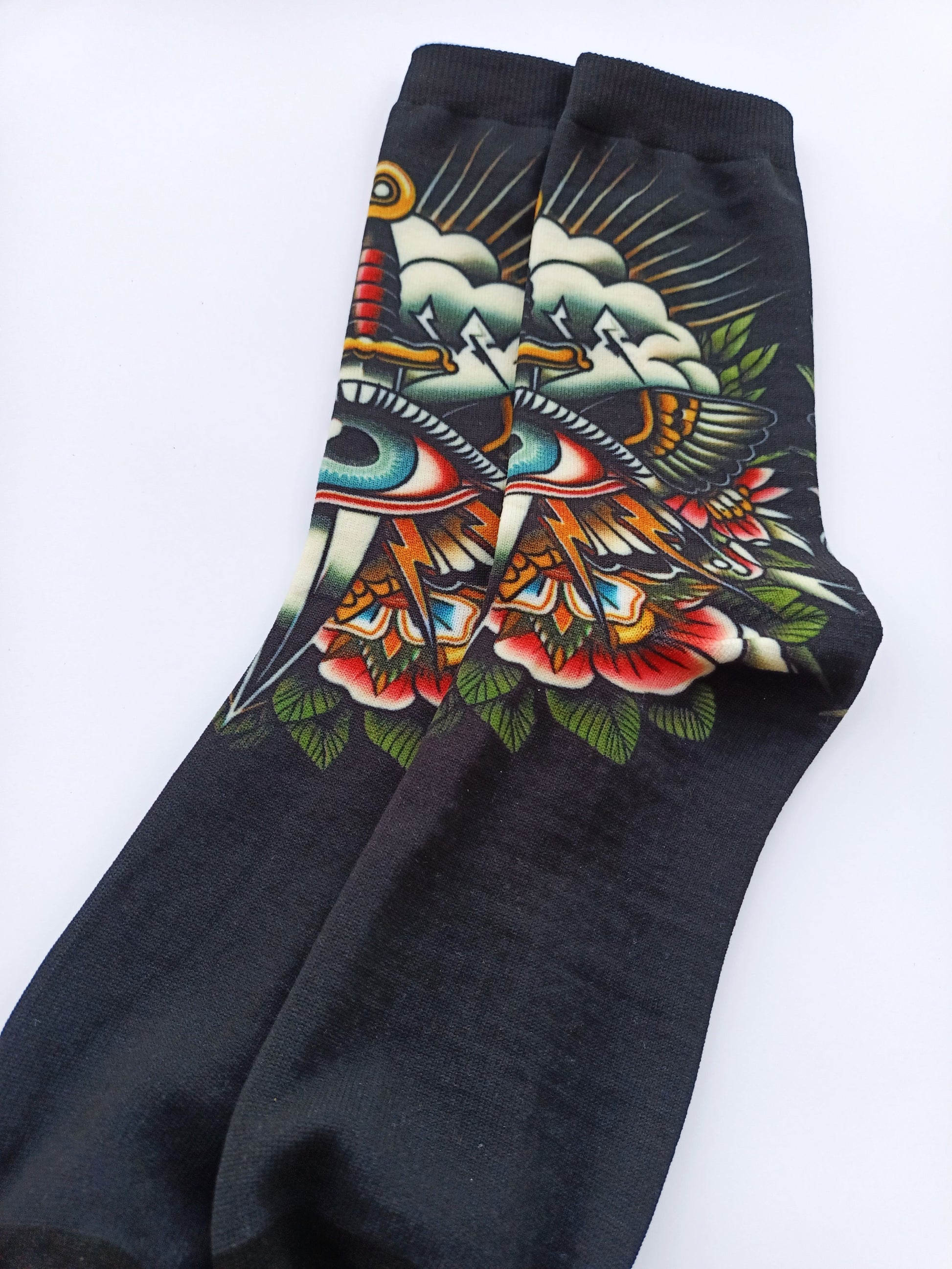 Calcetines estampados con diseño tradicional daga old school.