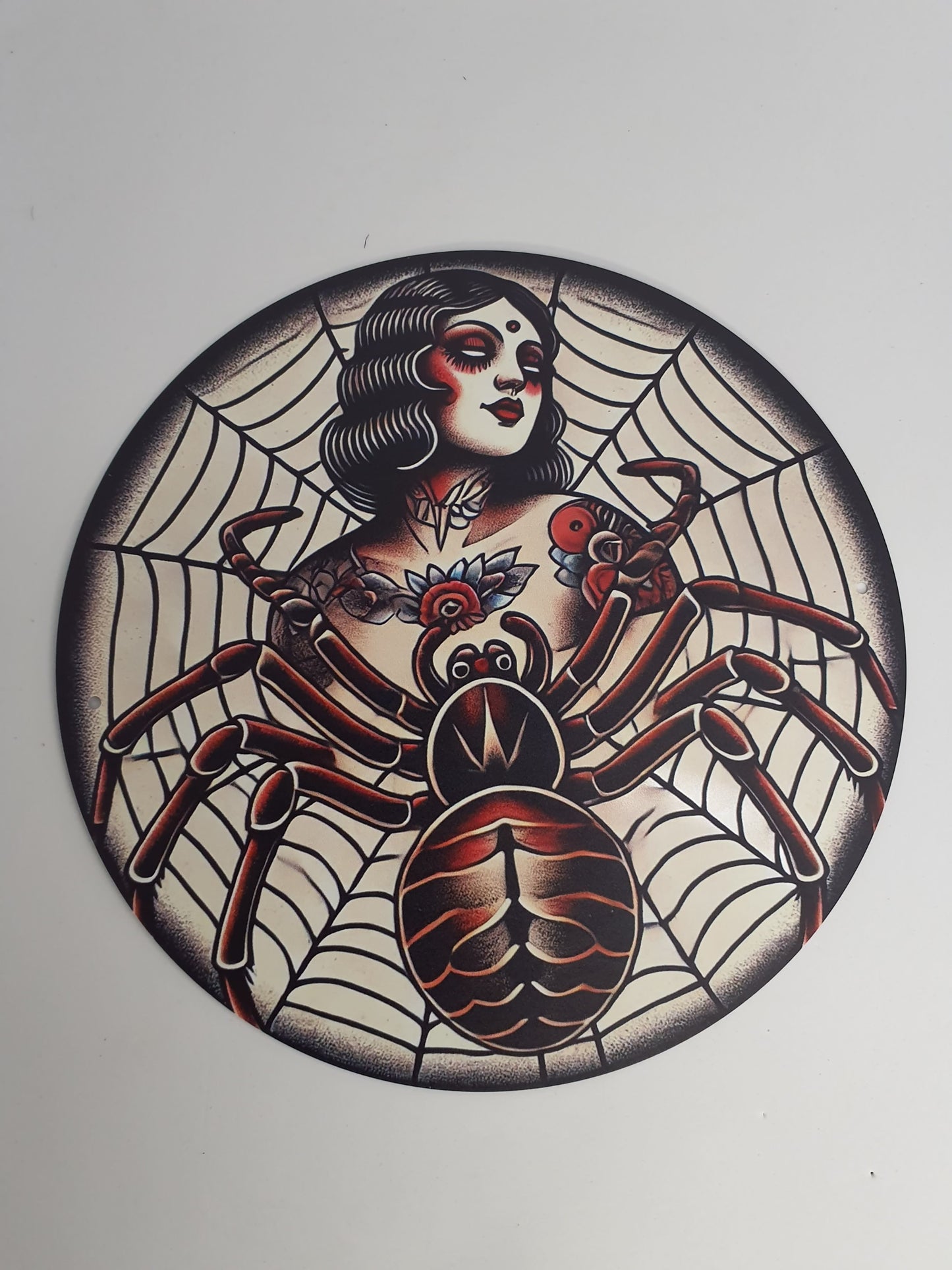 Chapa Redonda – Araña Old School, Tela de araña.