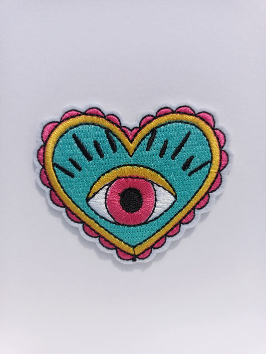  "Corazón Tattoo Tradicional" Pasión y Estilo Old School