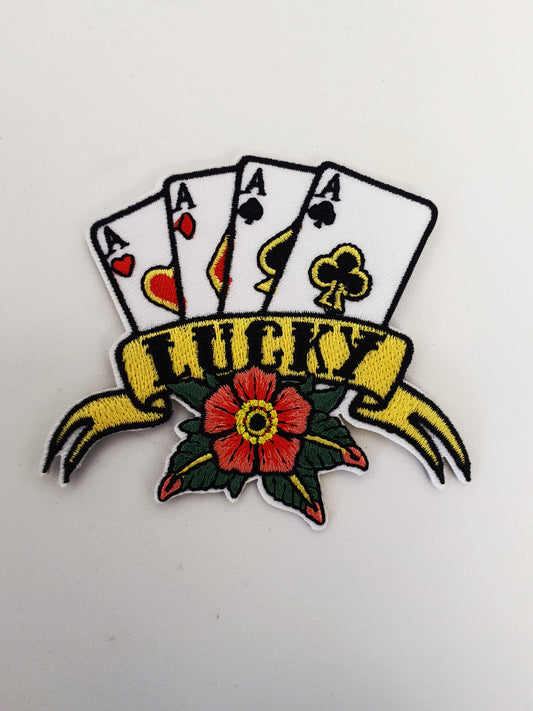 Parche bordado estilo tattoo old school con flor de la fortuna