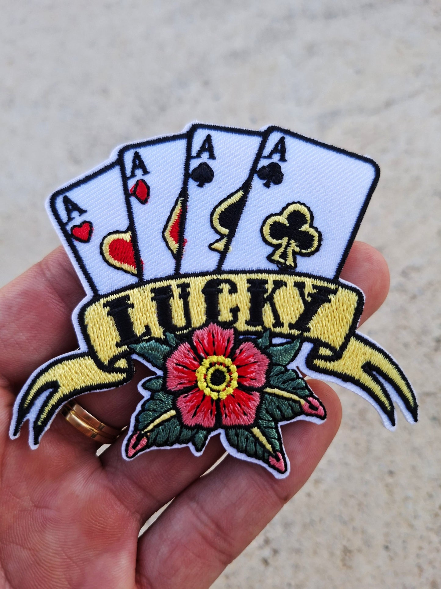 Parche exclusivo cartas AS corazones y flor fortuna.