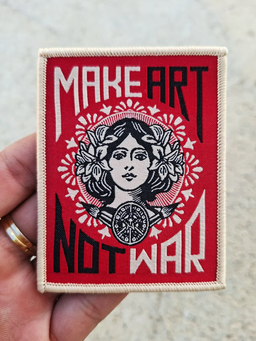 Parche con diseño de "make art not war" estilo old school. Para amantes del tattoo estilo old school americano.
