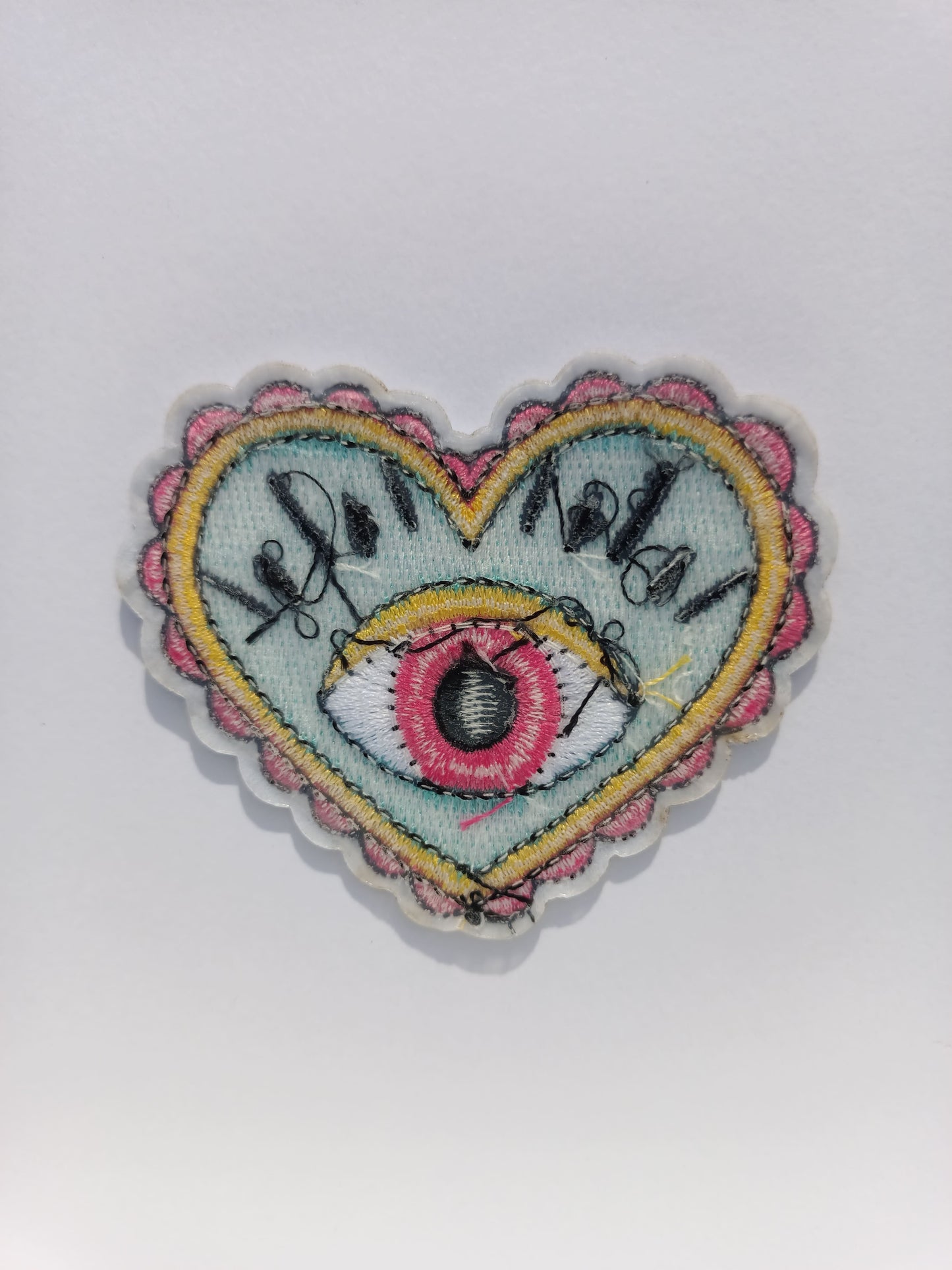 Parte trasera parche bordado "Corazón Tattoo Tradicional" 