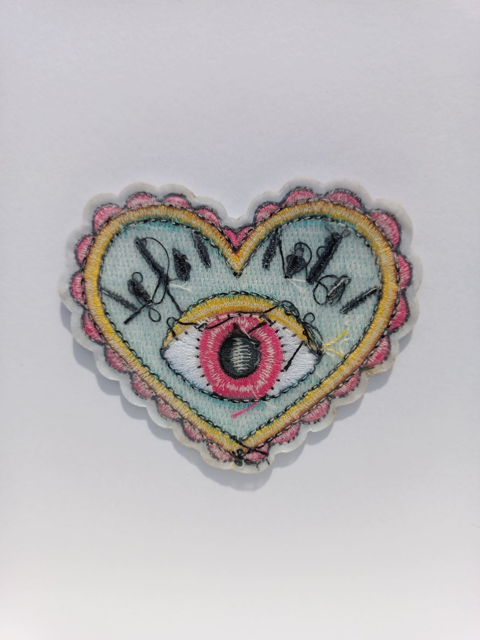 Parte trasera parche bordado "Corazón Tattoo Tradicional" 