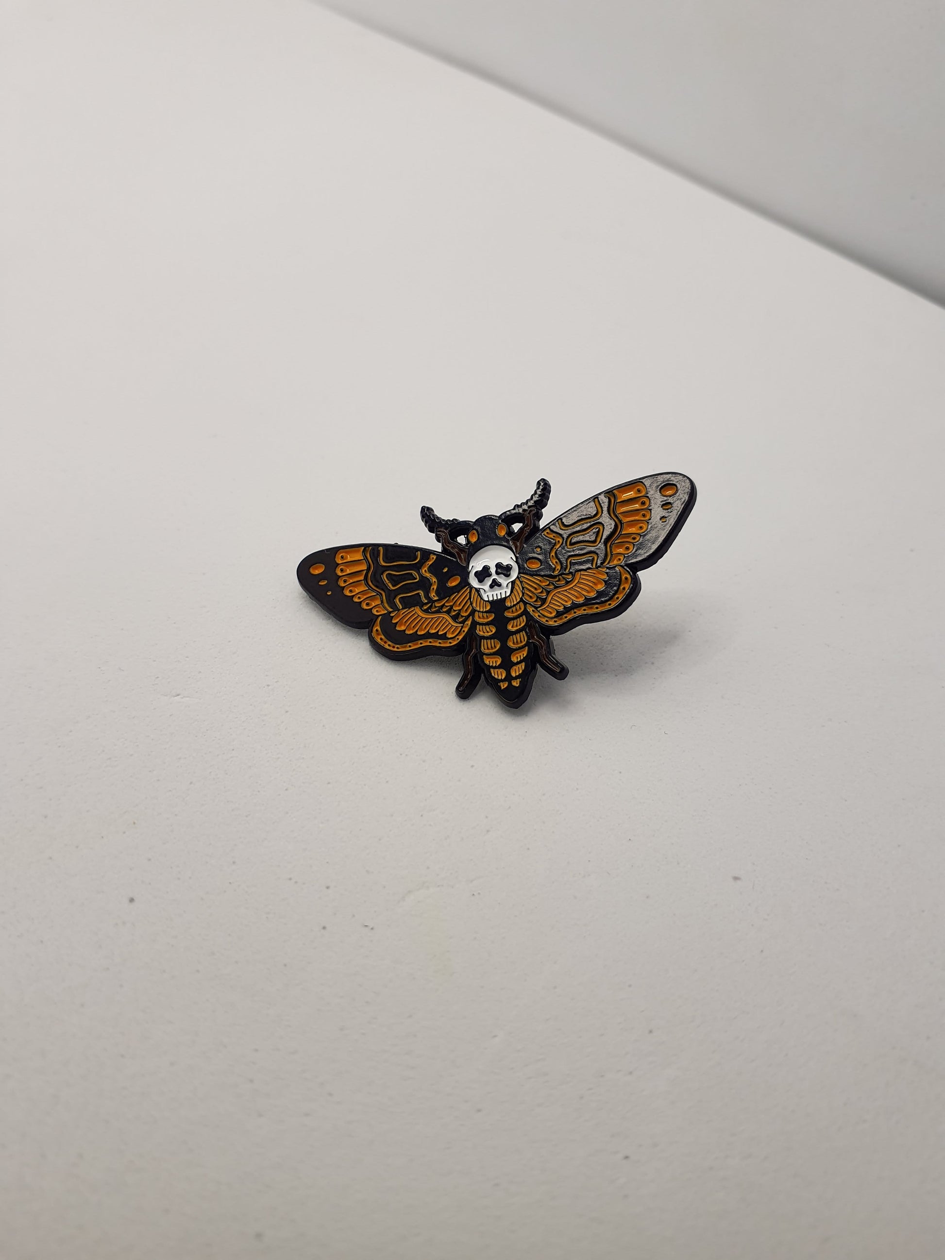 Pin de Metal "Mariposa Calavera Tattoo Old School" - Nómadasublime