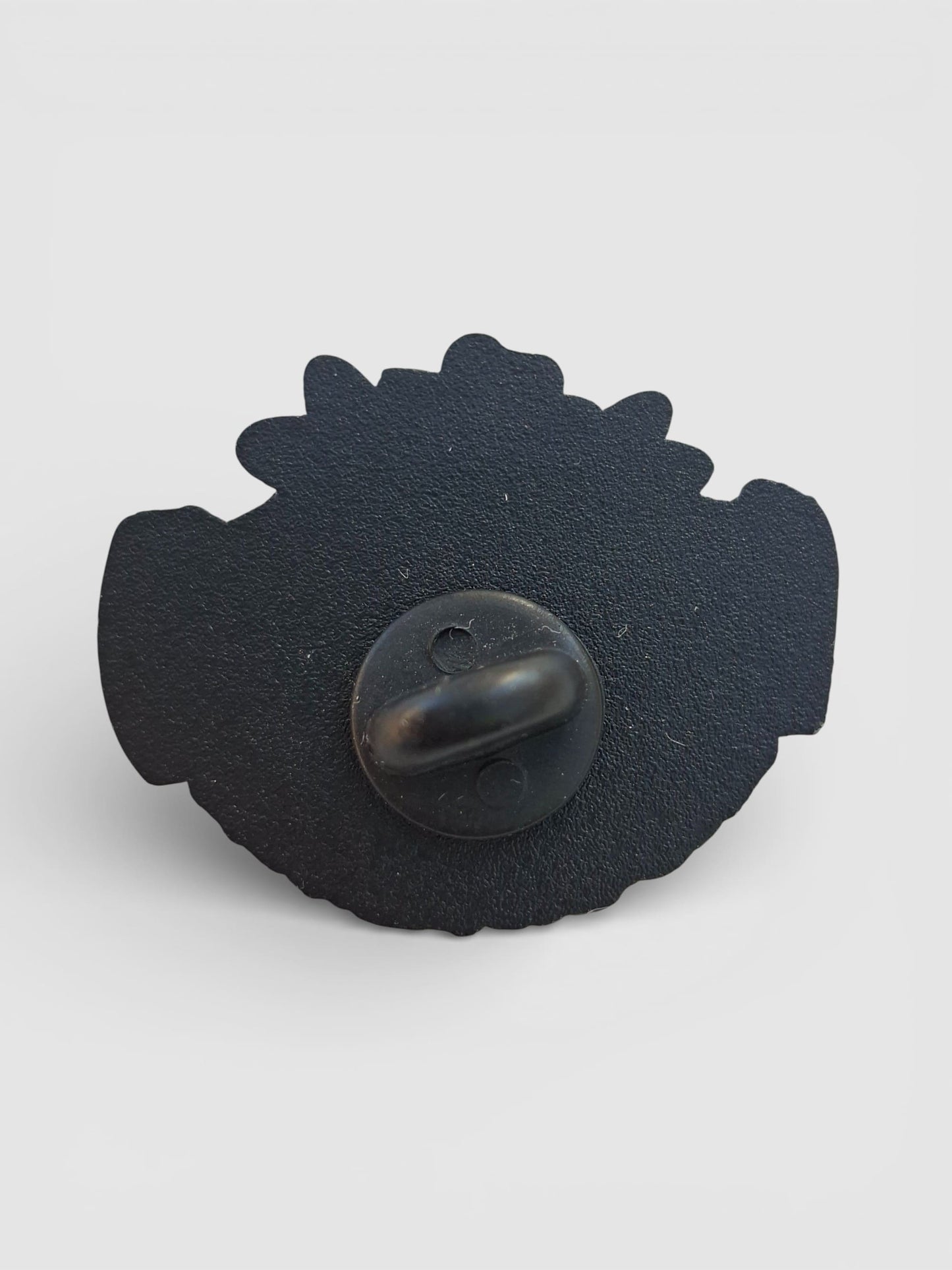 Parte de atrás pin metalico Old School, ideal como regalo.