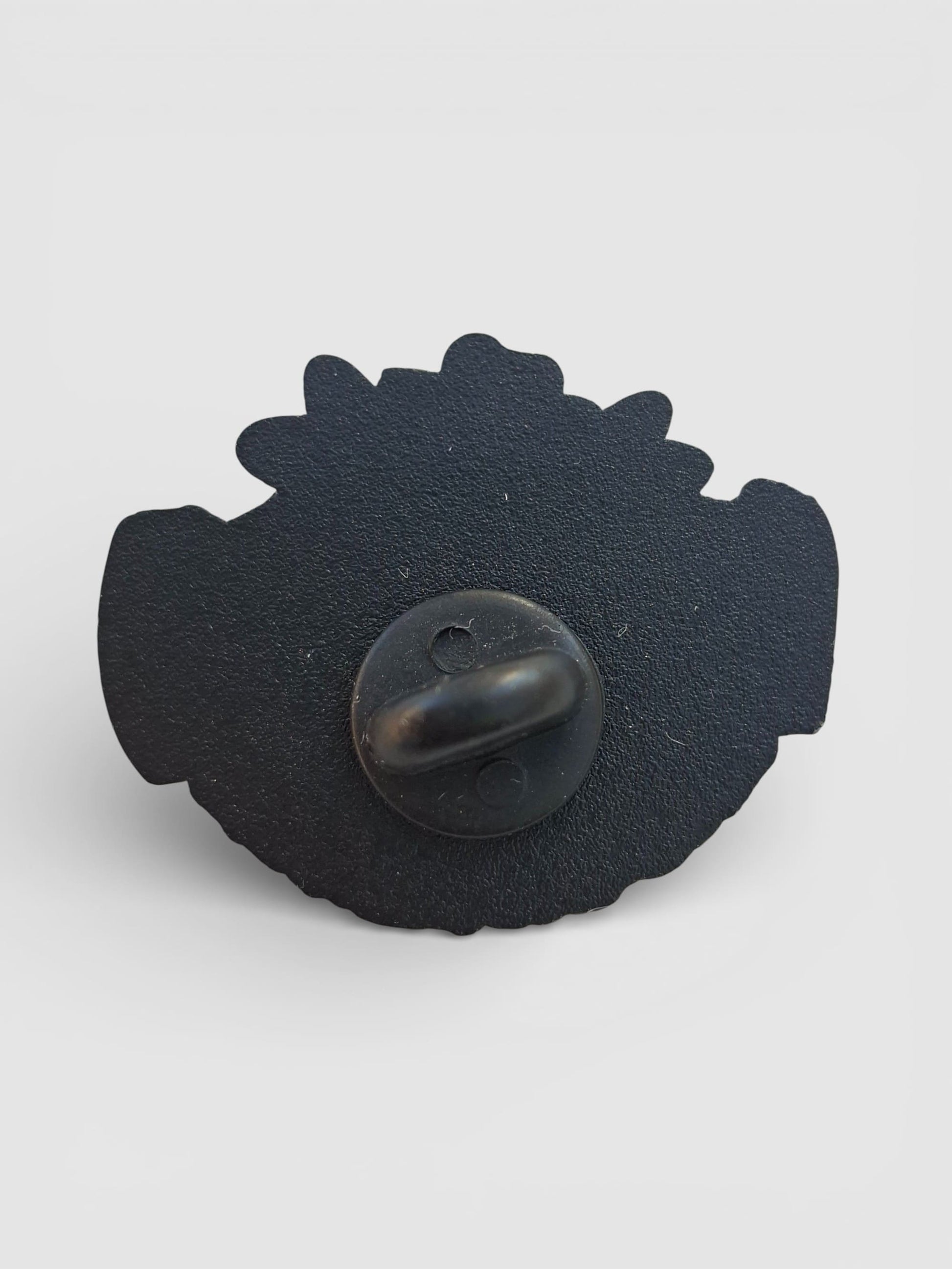 Parte de atrás pin metalico Old School, ideal como regalo.