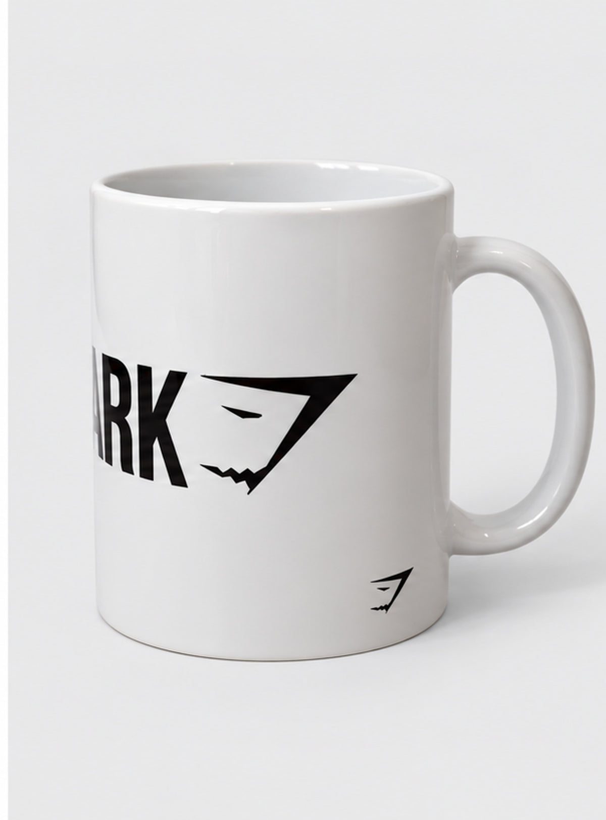Disfruta de tu bebida favorita con una taza de inspiración fitness y estilo minimalista. Un complemento ideal para tu día a día o para regalar.