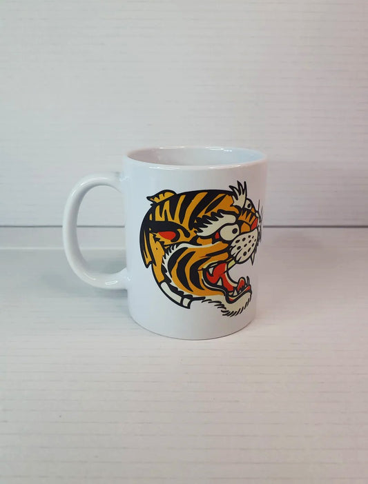 Taza con diseño clasico del Old School, diseño de tigre tradicional, levantate con estilo y con garra cada mañana.