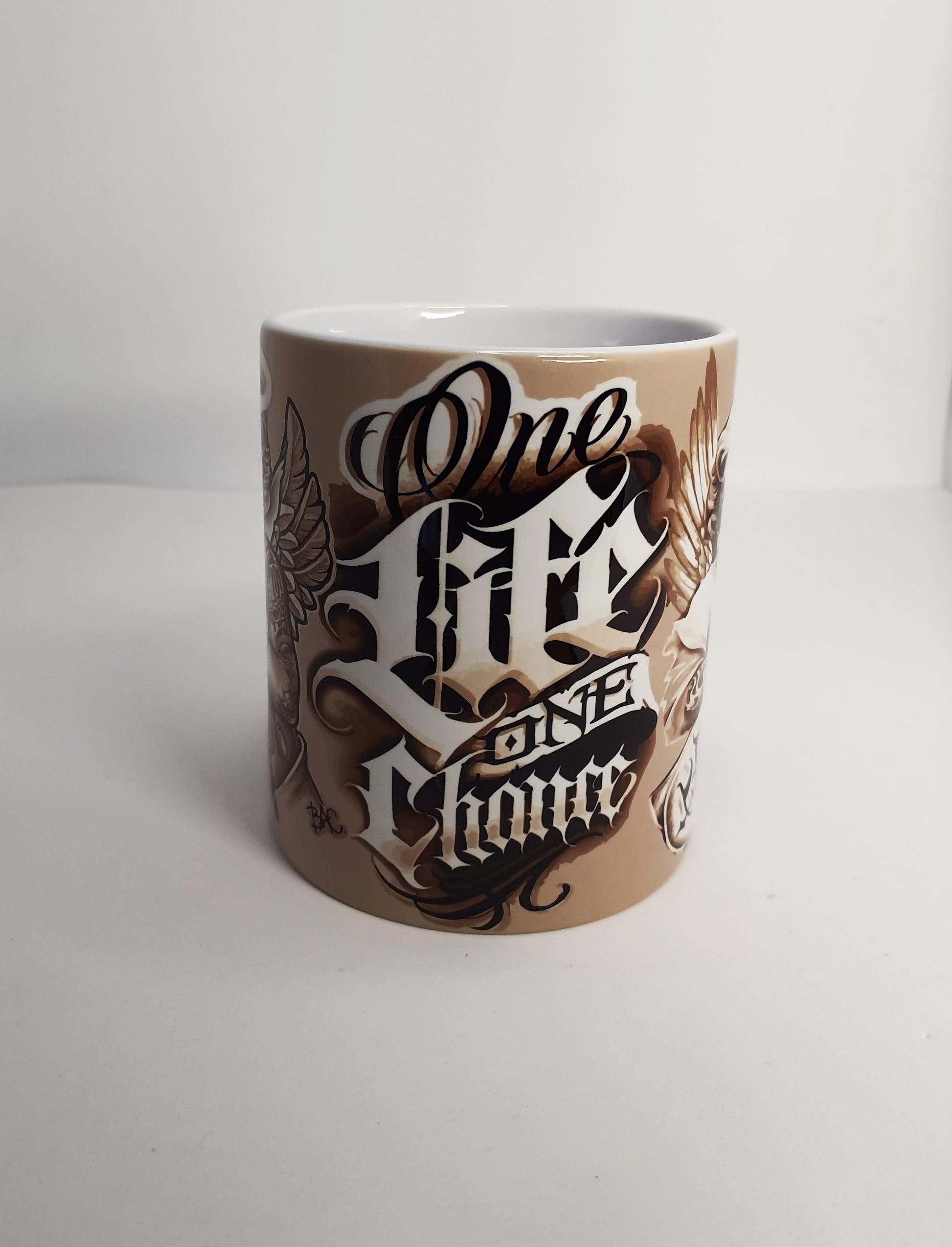 Taza de cerámica de alta calidad con estampado tattoo chicano One Life One Chance.