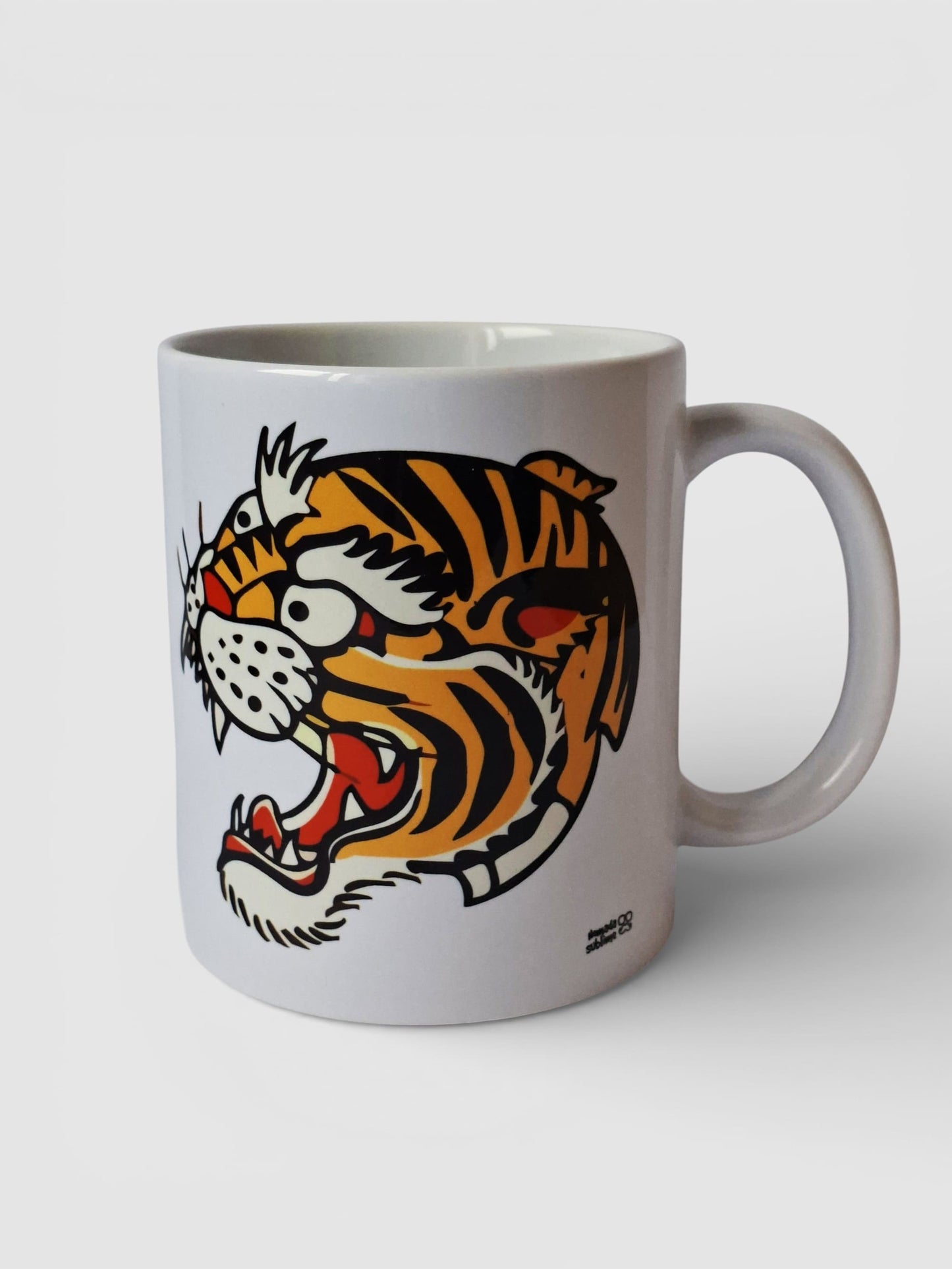 Taza con ilustración de tigre clásico old school, perfecta para fans del tatuaje de la vieja escuela.