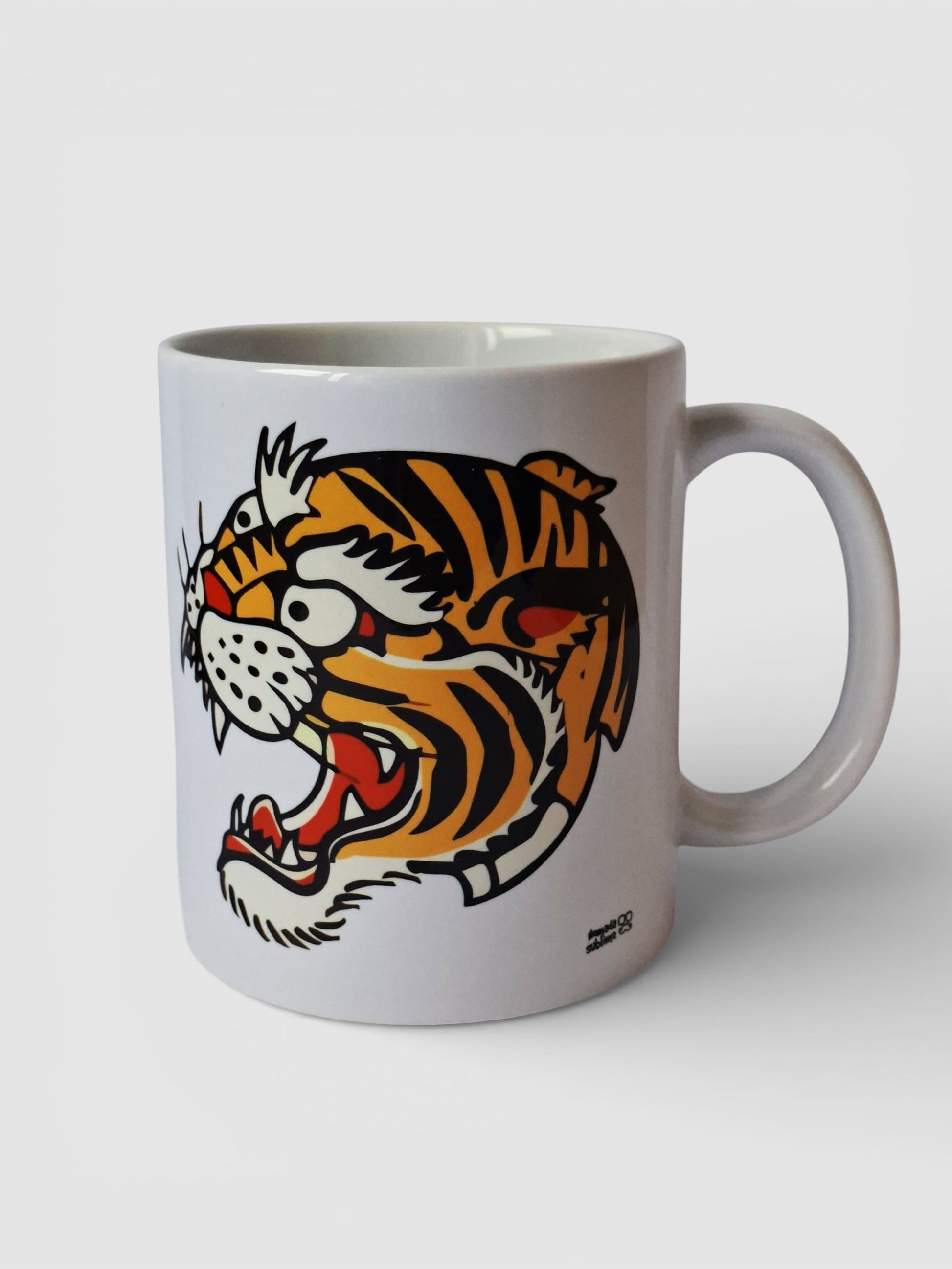 Taza con ilustración de tigre clásico old school, perfecta para fans del tatuaje de la vieja escuela.