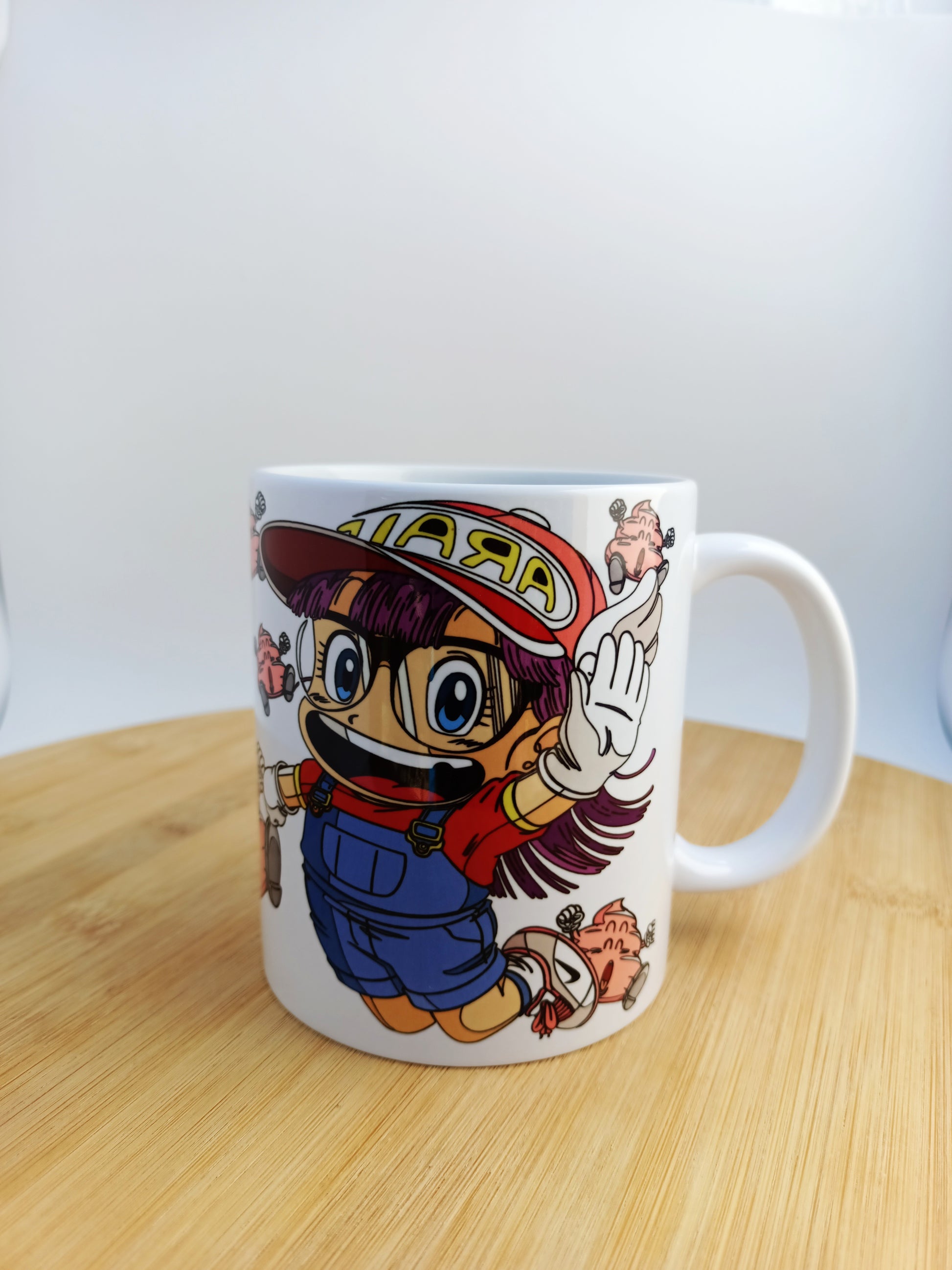 Taza anime estilo 2000`s diseño retro. Caca rosa & chica robot - nomadasublime.