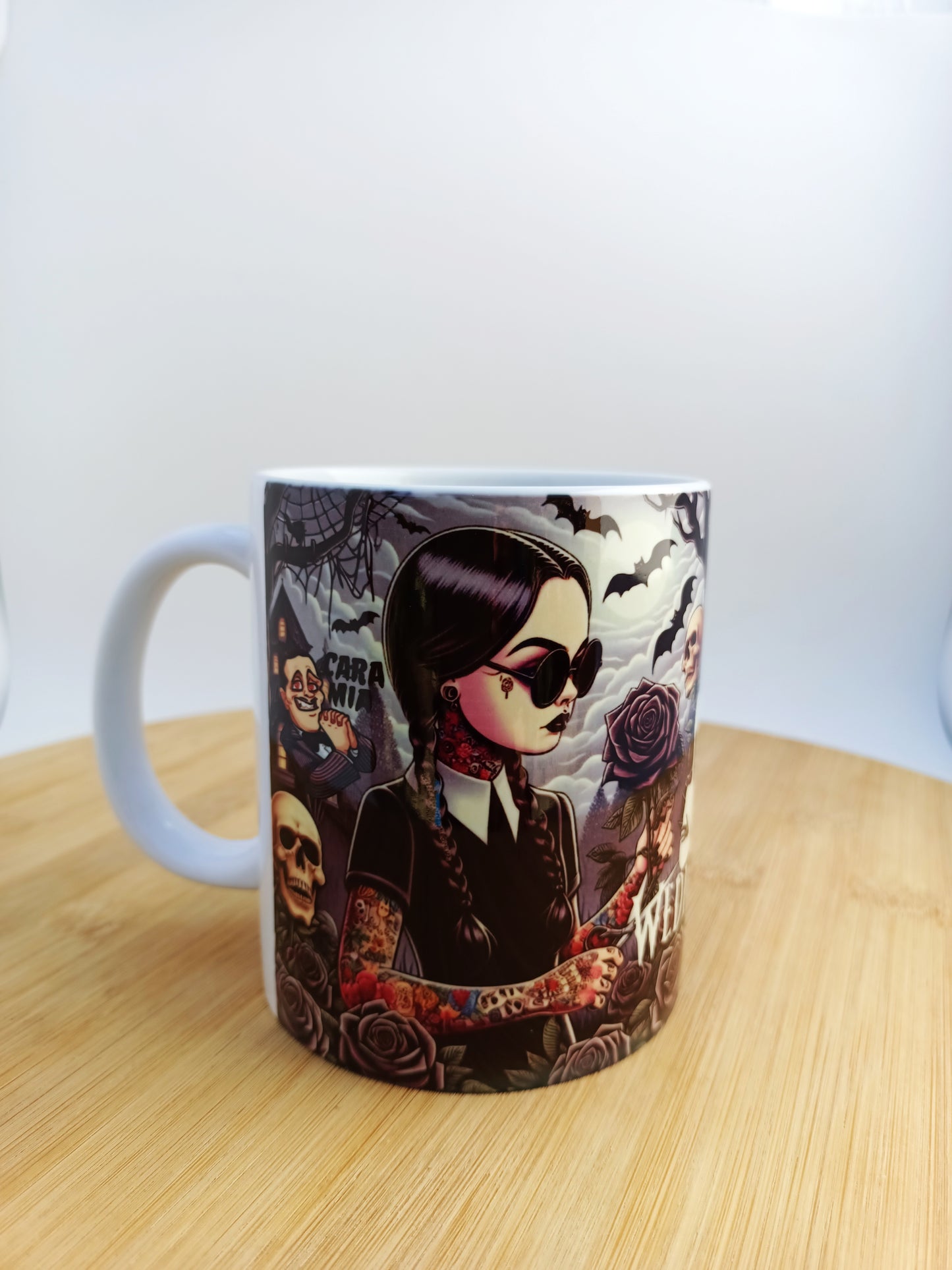 Taza original de estilo Miércoles, hecha a mano para los fans.