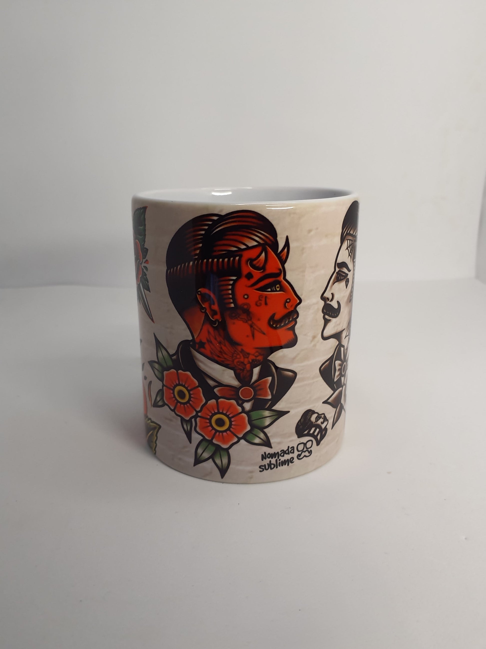 Taza con diseño tradicional diablo rojo old school tattoo