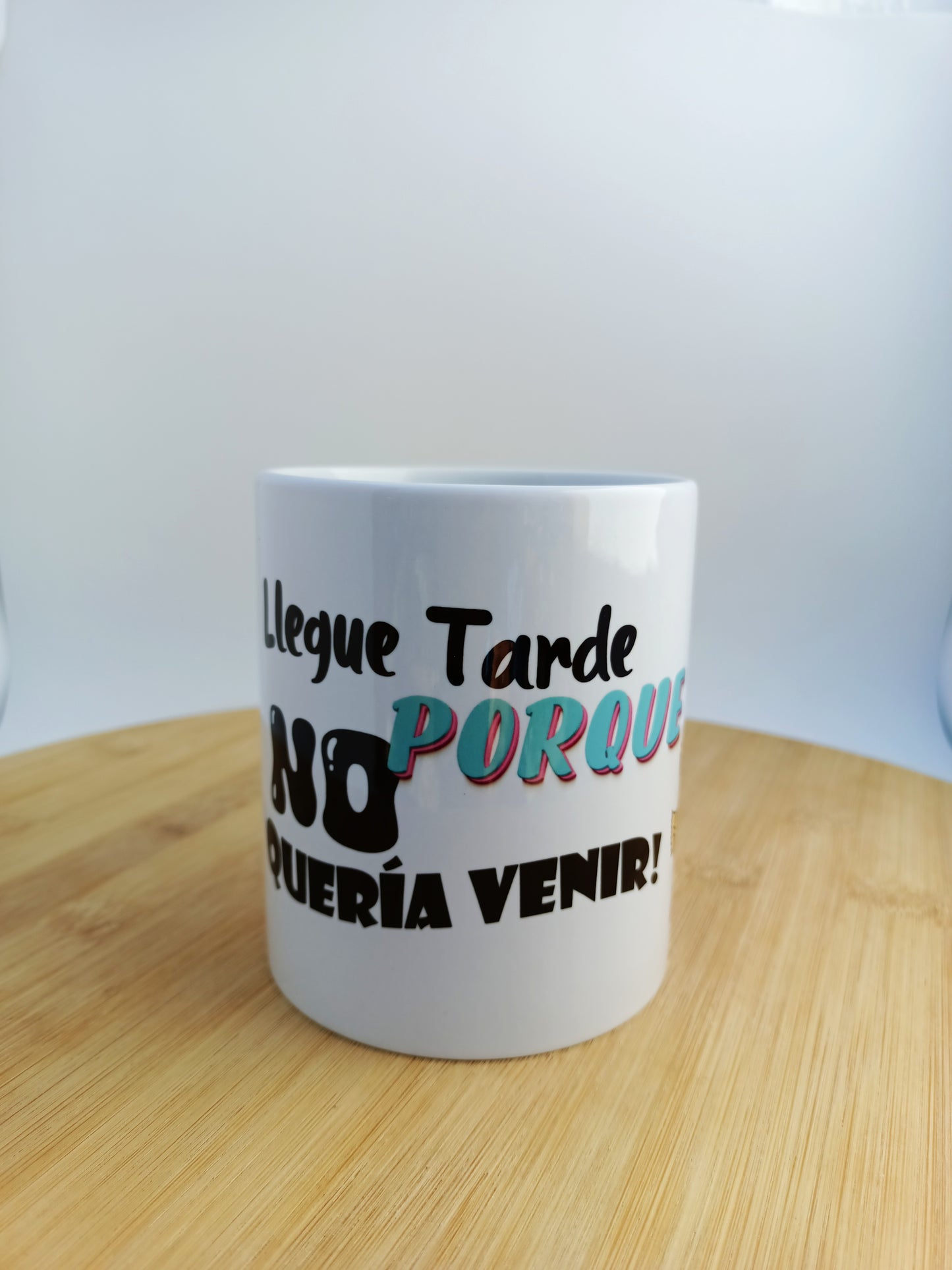 Taza inspirada en Cynthia, caricaturas clásicas de los 90, con frase mítica "Llegue tarde porque no quería venir"