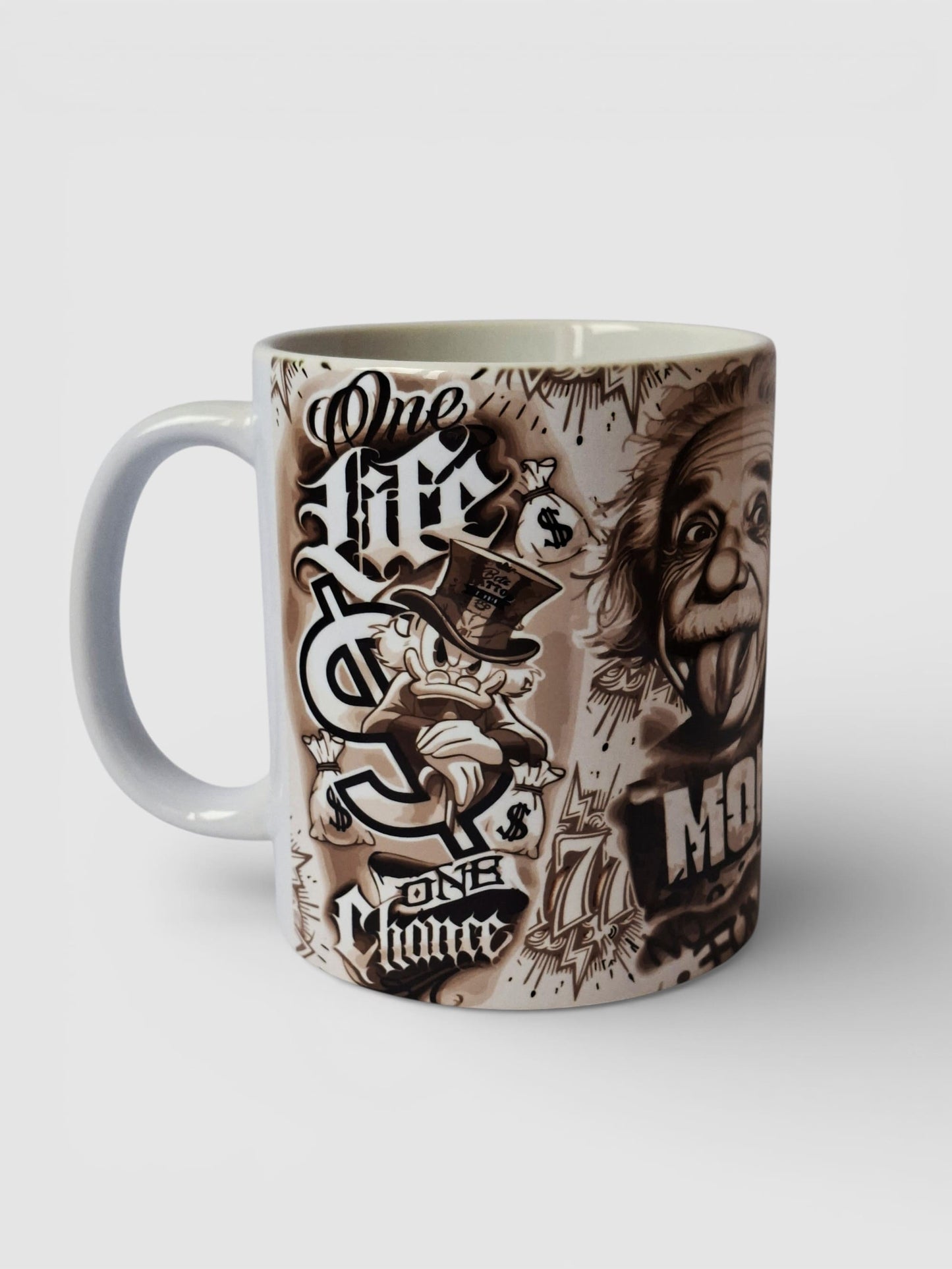 Taza Tattoo – Tio Gilito & Einstein One Life One Chance en blanco & negro, no money.