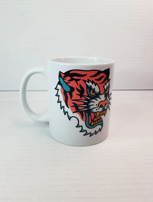 Taza de cerámica – Tigre Rosa Tradicional en el lateral - nomadasublime